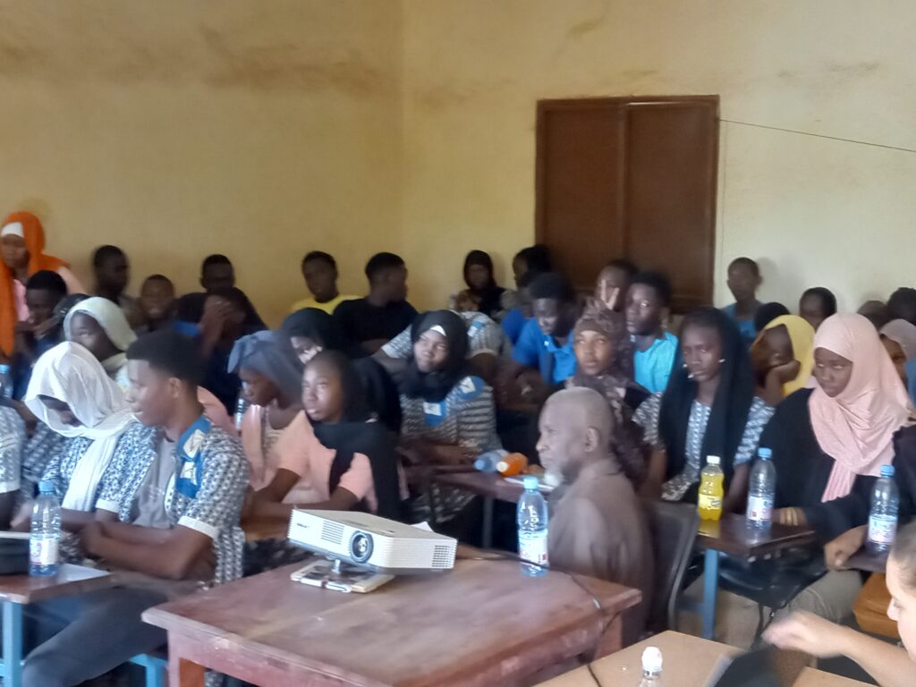 Forum sulla migrazione irregolare alla Baba Bathily Private High School 