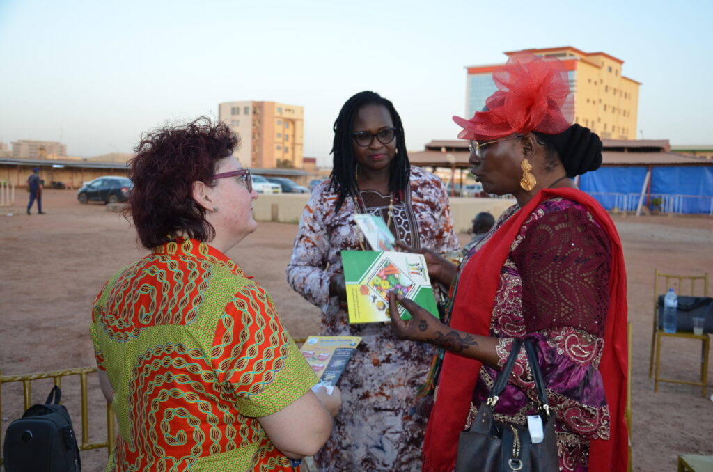 Fabiola Bedini, Tamat, la presidente della Direzione del turismo del Burkina Faso e madame Oumou Traore del Mali, al Festival 