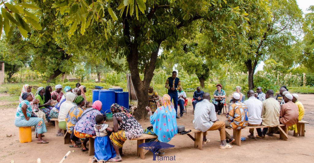 Un kit agricolo per supportare gli agricoltori di Loumbila, Burkina Faso 1 covid bf incontro TamatAM Sindaco di Loumbila e comitato ristretto associaz beneficiar5