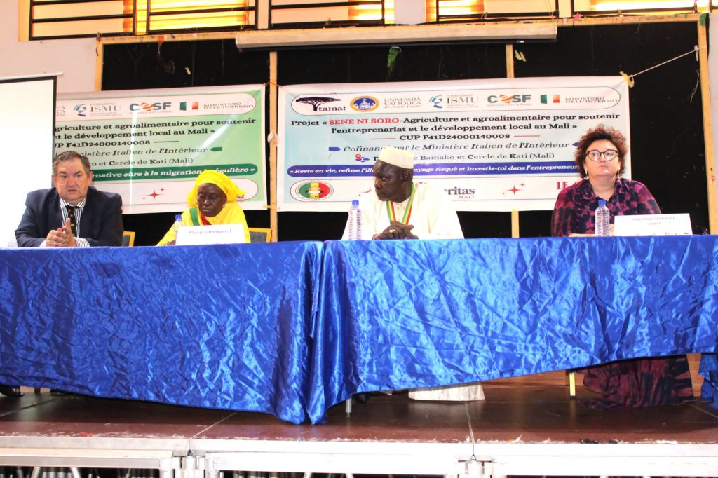 Cerimonia di lancio del progetto "Sene ni soro" e del Torneo Sportivo in Mali 2 ambasciatore italiano rappr. sindaco Adama Cisse capo villaggio Korofina Fabiola Bedini rappresentante paese Tamat