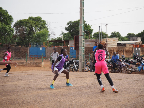 Basket e calcio: due finali per la giornata di sensibilizzazione giovanile e selezione dei beneficiari in “Sene Ni Soro” a Bamako 2 image 6